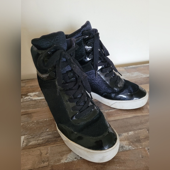 Guess high top wedge snickers - Picture 2 of 7